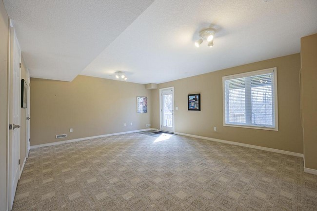 582 Hyde Park Road Unit 1 - London Ontario - Oakridge - Sifton Bog