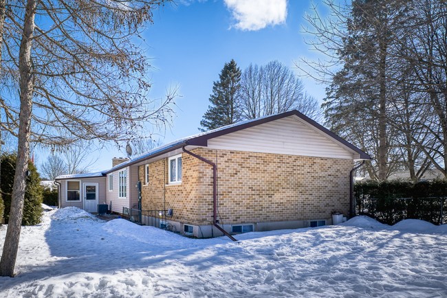 780 Grenfell Drive - London Ontario - Grenfell Village - Stoney Creek