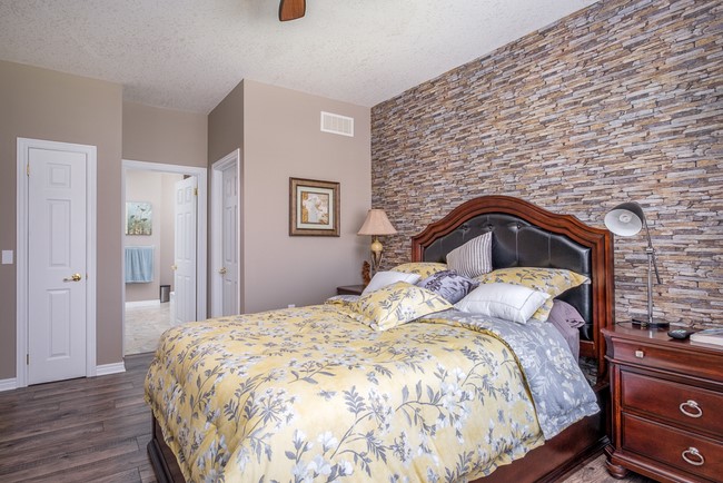 800 Commissioners Road West Unit 10 - London Ontario -  Byron - Westmount
