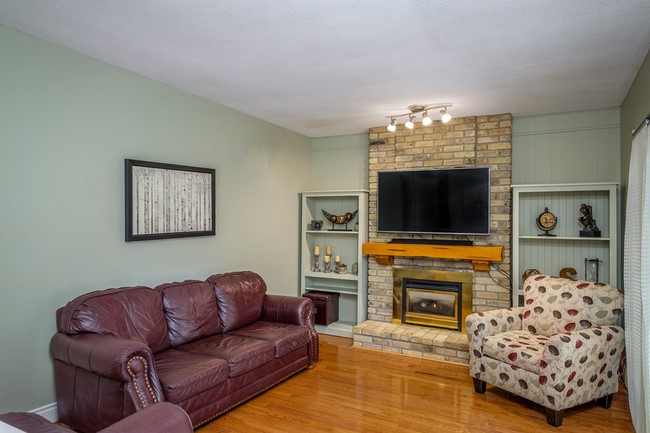 954 Woodhaven Road - London Ontario - Oakridge Acres